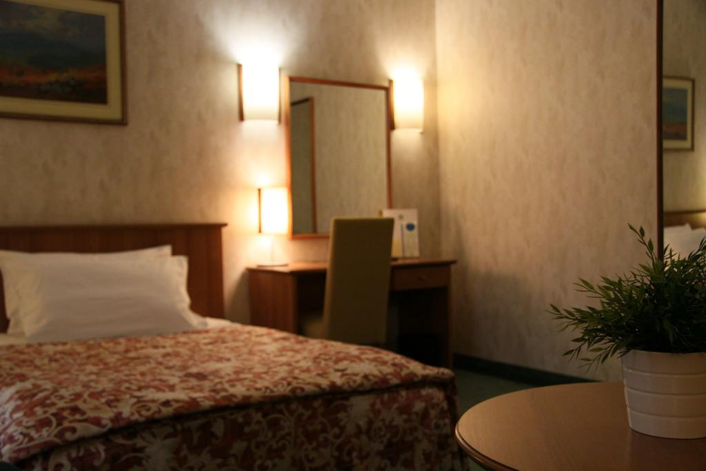 סקופיה Hotel Karpos חדר תמונה